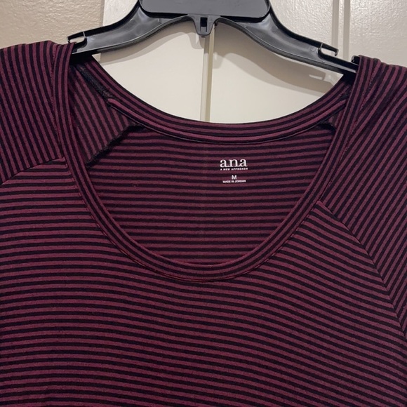 Ana Sz Med 3/4 Sleeve Top. Excellent Condition. Curved bottom hem Navy/deep Red - Picture 4 of 5